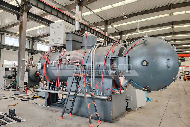Vacuum-quenching-furnace-in-production